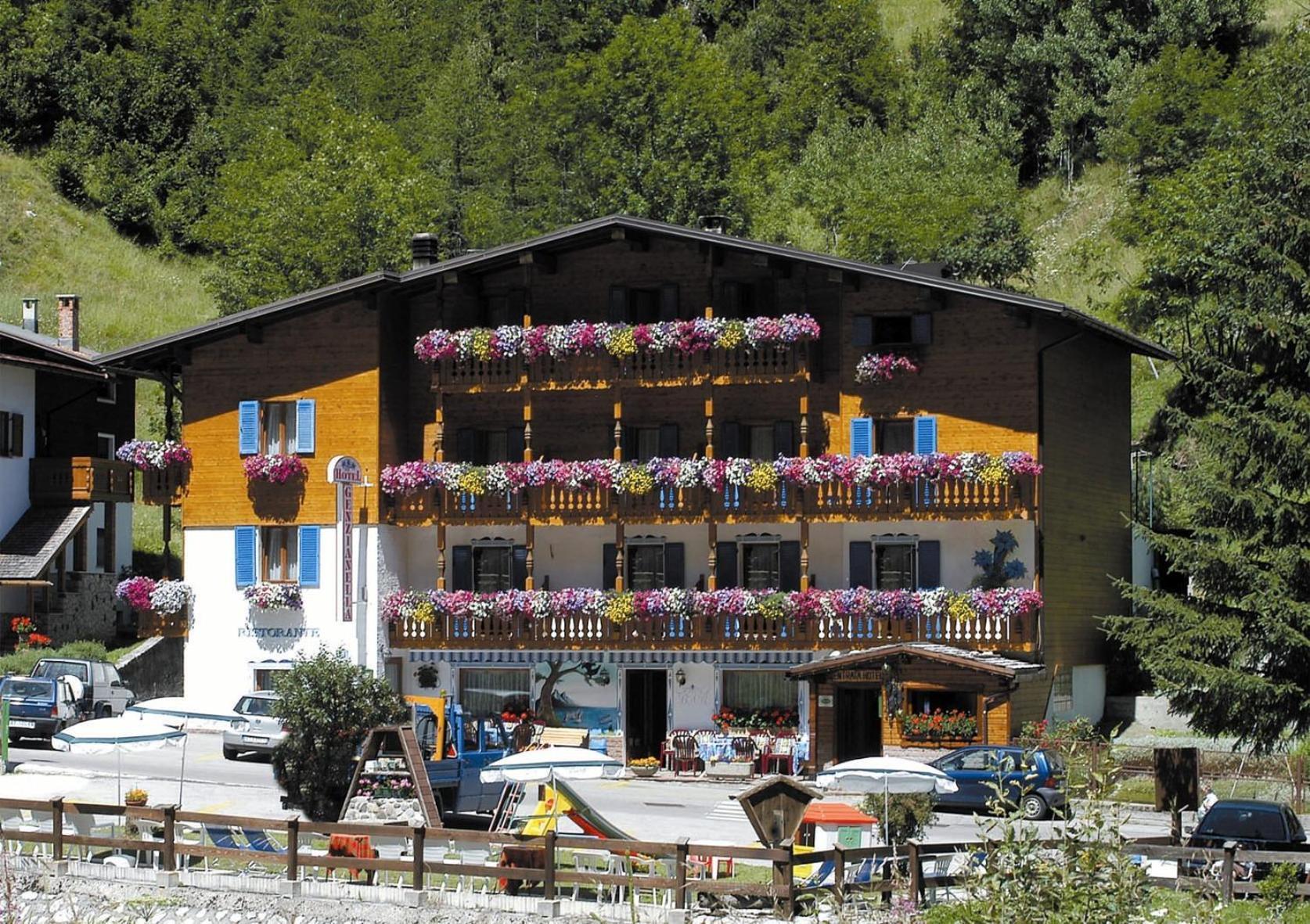 Albergo Genzianella Rocca Pietore Exterior photo